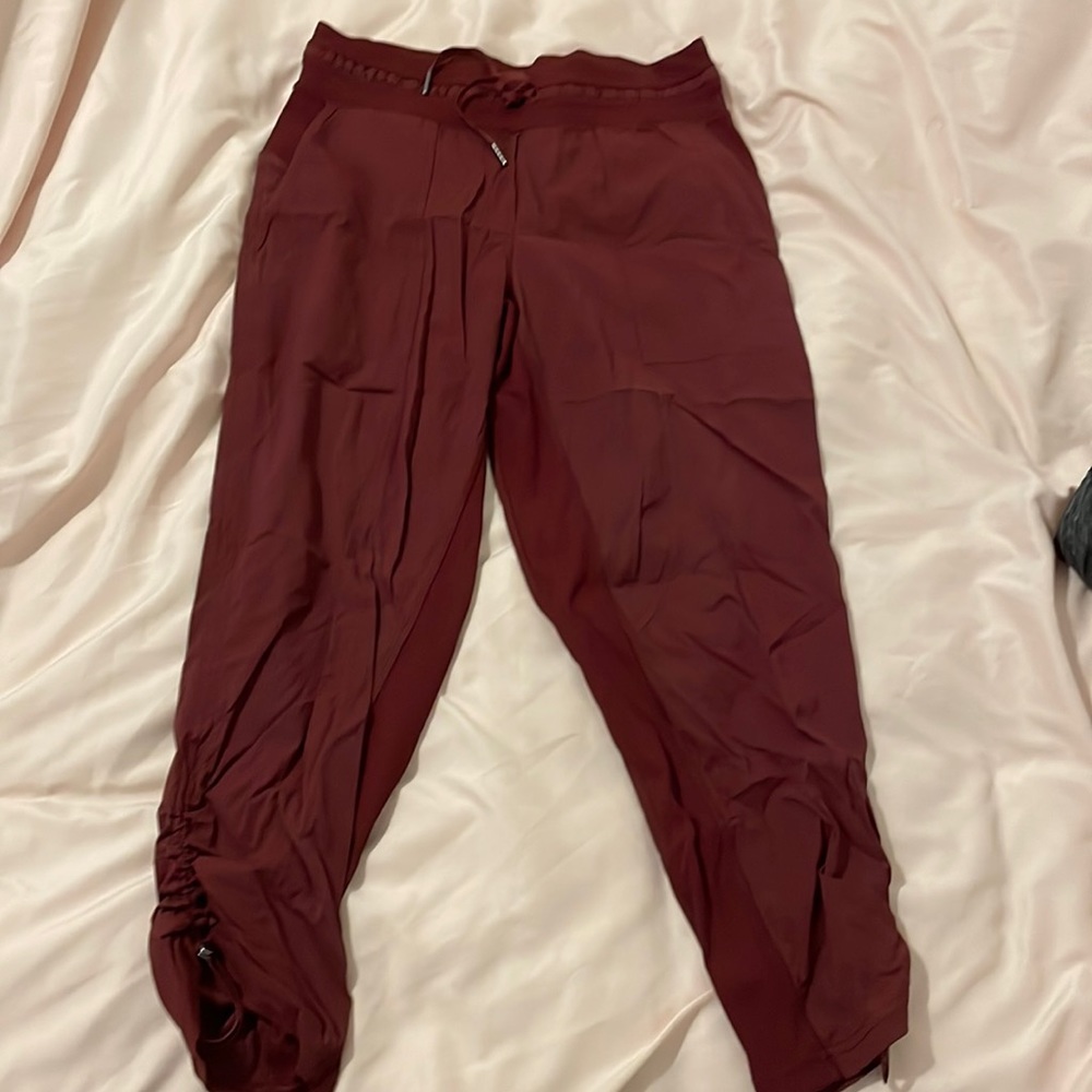 Lululemon dance studio crop